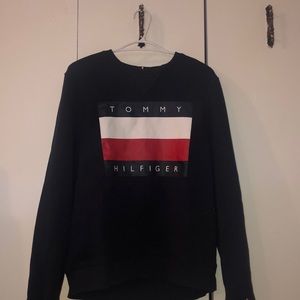 Navy blue Tommy Hilfiger crewneck